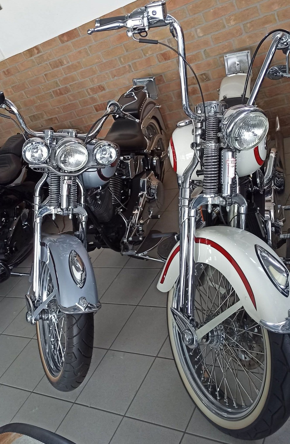 Controllo all'olio alla mia bimba da Manzotti Bike a Camisano Vicentino (VI).Esposizione di Harley a dir poco stupende...